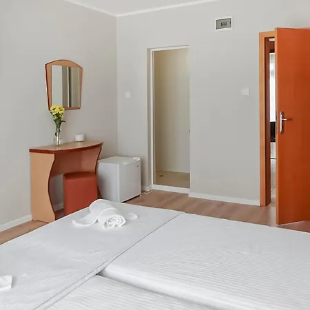 Solea Family & Restaurant L Free Parking رافدا